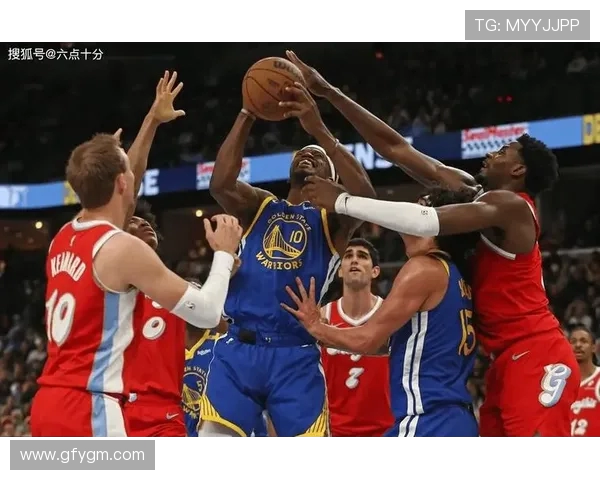 12月31日灰熊与勇士激战回顾双方表现与关键时刻分析