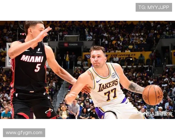 东契奇狂砍73分打破现役得分纪录独行侠成功终结太阳11连胜之势 东契奇狂砍73分打破现役得分纪录独行侠成功终结太阳11连胜之势