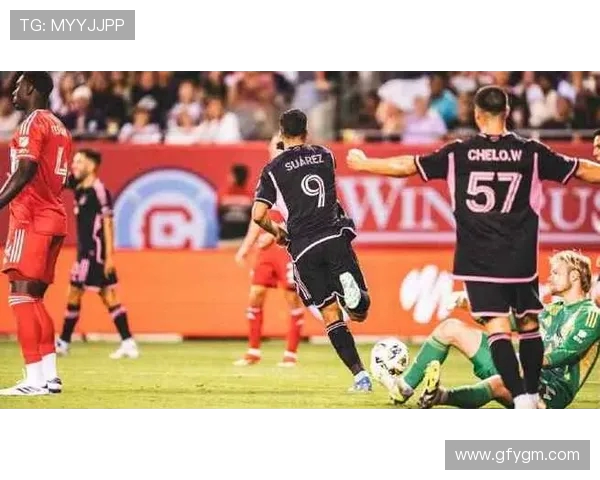 芝加哥火焰与路易斯的激烈对决展现足球魅力与团队精神