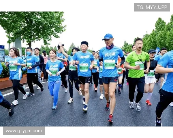 重庆攀岩队的成长历程与城市马拉松的激情碰撞故事