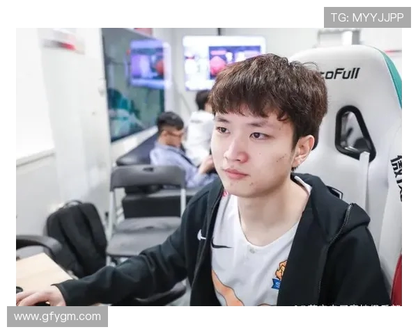 王者荣耀战术解析：LNG如何逆袭夺冠的背后故事与策略揭秘